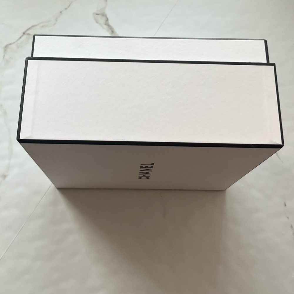 Chanel Gift Box - Picture 6 of 10